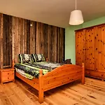 Semesterbostad & Wellness Érezée